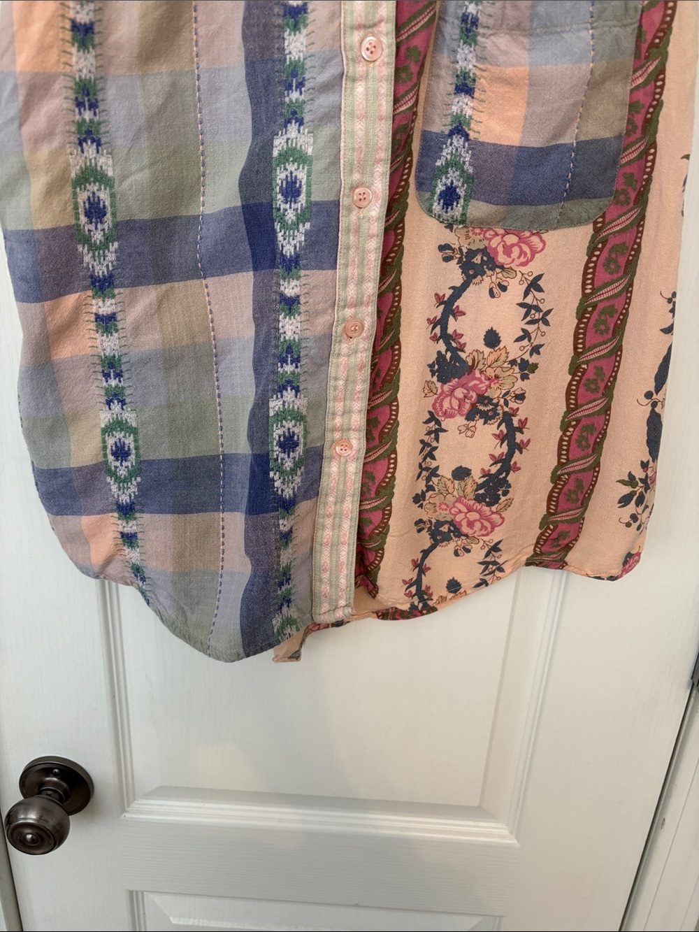 HG🩷NY Patchwork Floral Embroidered Sleeveless Button-Down Shirt - Multicolor Med - Picture 5 of 7